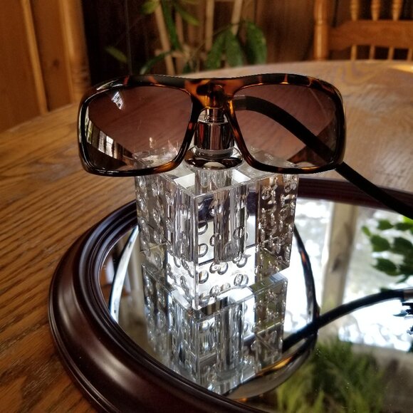 NWOT JENNIFER LOPEZ J LO WOMEN'S SUNGLASSES - Picture 1 of 4